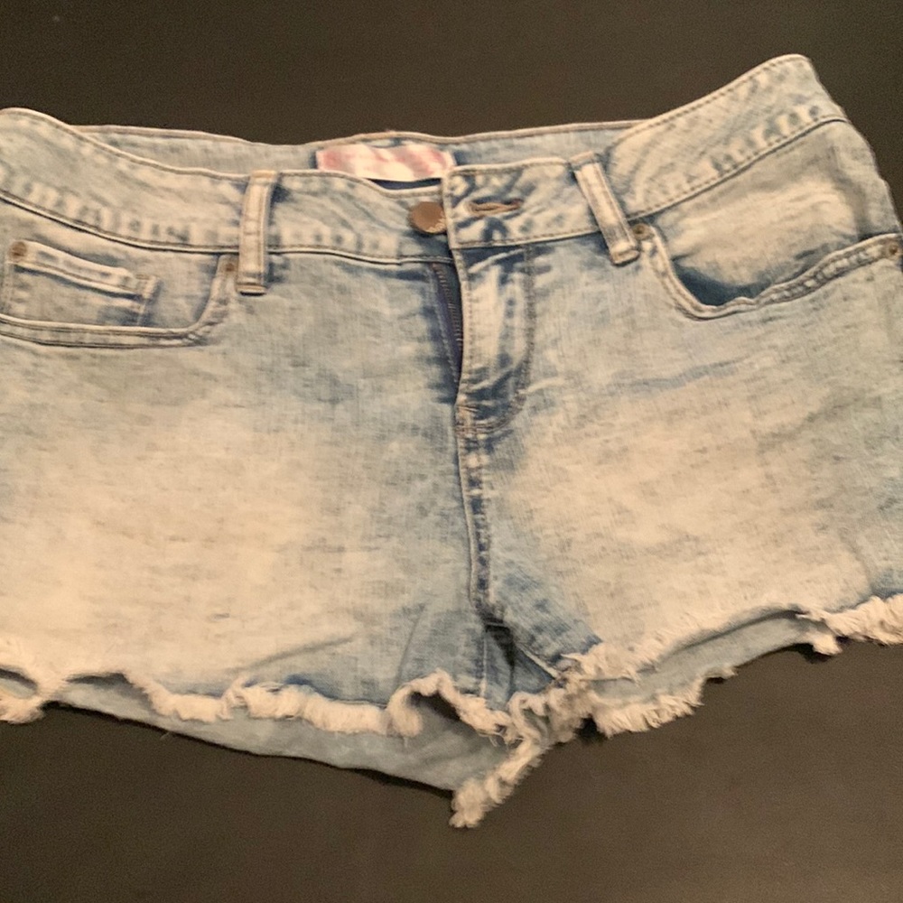 No boundaries cutoff shorts